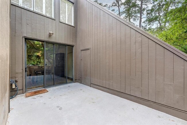 Building Photo - 338 Litchfield Ln