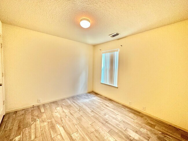 Building Photo - 18214 Wren Dale Ln