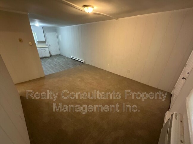 Building Photo - 113 Cox Ave