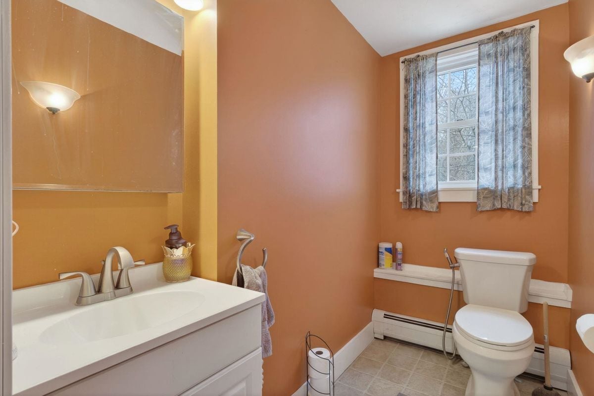 Building Photo - 178 Exeter