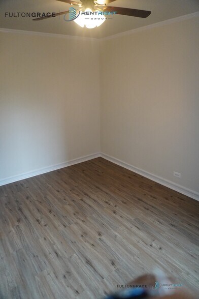 Building Photo - 426 W Briar Pl