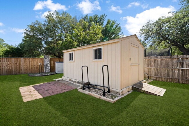 Building Photo - 15206 Redbird Mnr