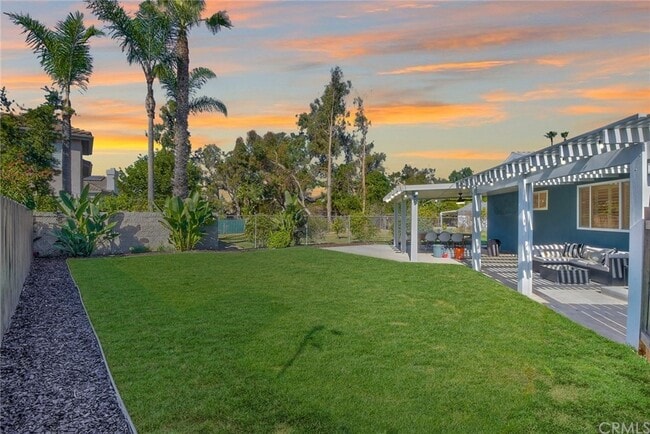 Building Photo - 2642 Davis Pl