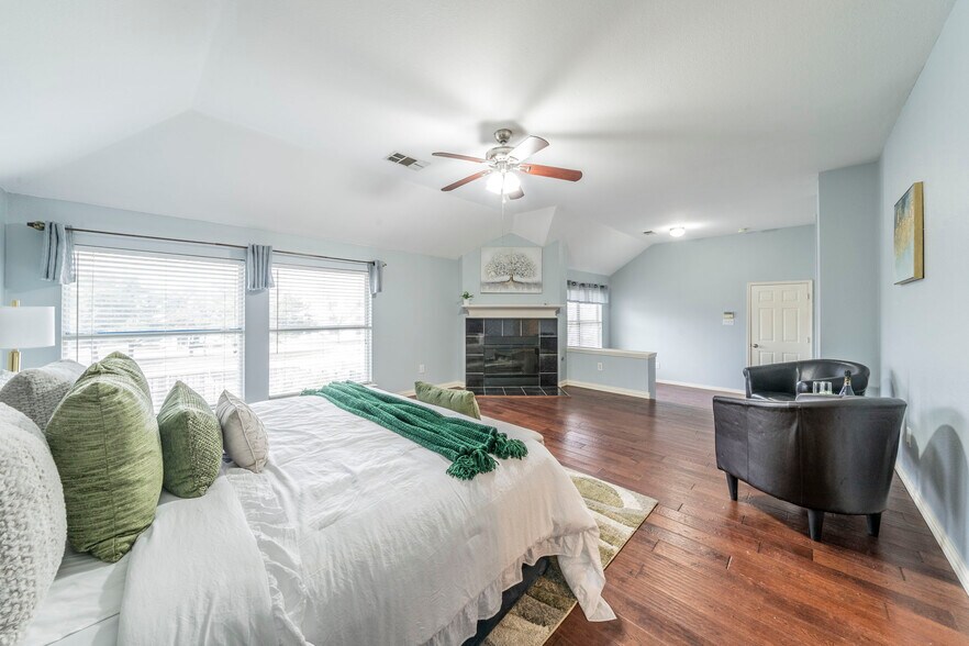 Building Photo - 4817 Carolwood Dr