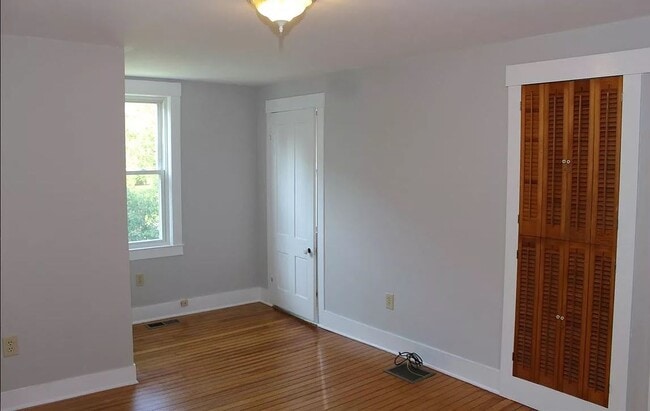 Building Photo - 35 Canaan St