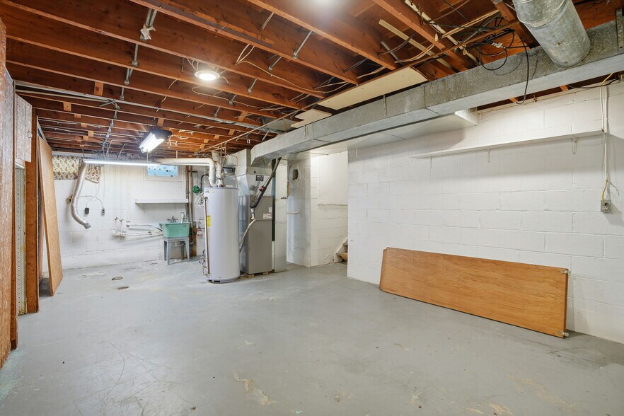 Building Photo - 704 Carlsbad Rd