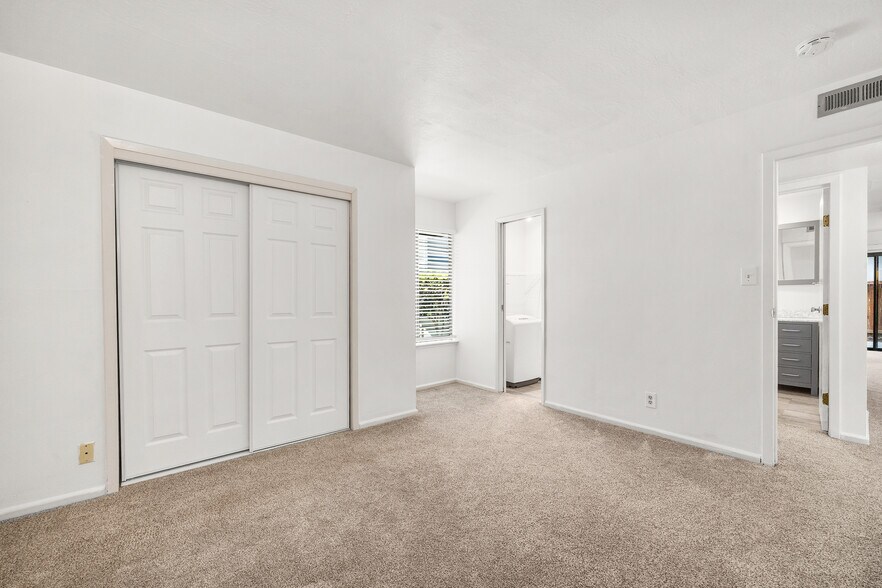 Building Photo - 1925 46th Ave