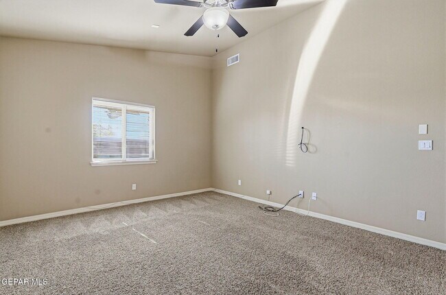 Building Photo - 3133 Clearbrook