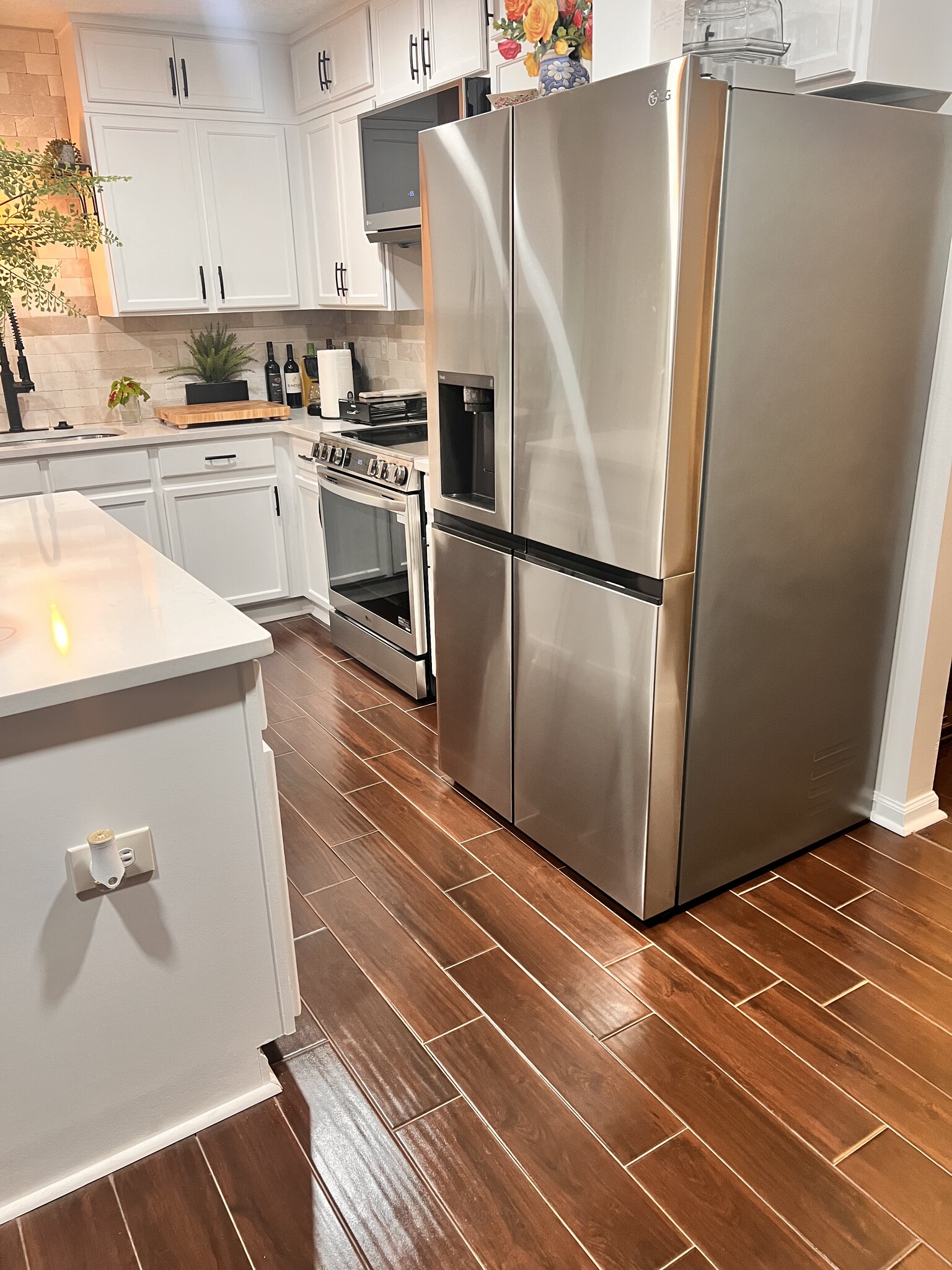 new appliance - 6201 Molsonwood Cv