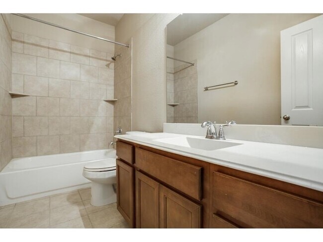 Building Photo - 1120 Villa Paloma Blvd