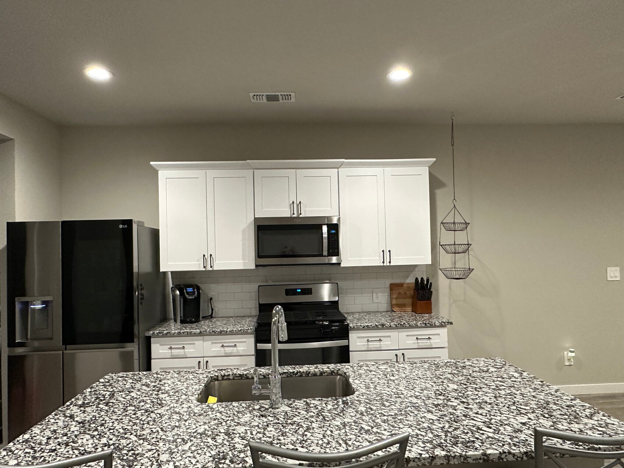Kitchen - 75 Windsor Ct