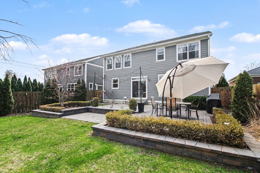 Building Photo - 3906 Hillside Dr