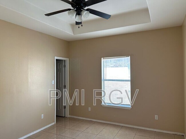 Building Photo - 2708 Primrose Ave