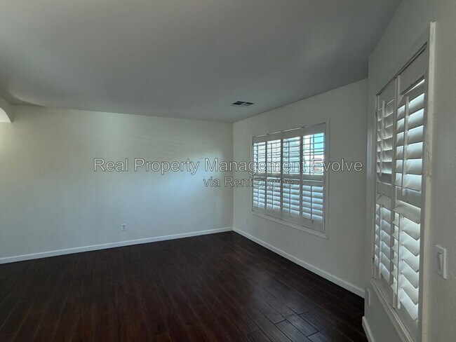 Building Photo - 6903 W Lawrence Ln