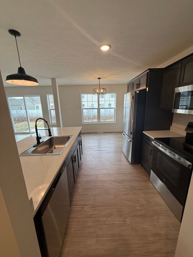 Building Photo - 65 Arthurian Way