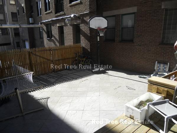 Building Photo - 448 Park Dr