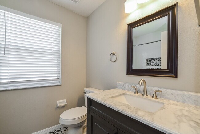 Building Photo - 241 Bluff Pass Dr