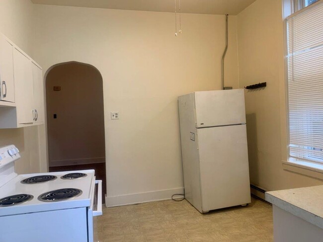 Building Photo - 1st Floor 1 Story 1 Bedroom 1 Bathroom Apa...