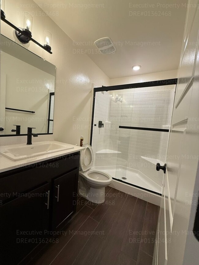 Building Photo - Spacious 4 bedroom/ 3 bathroom home