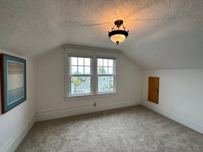 Building Photo - AVAILABLE NOW - 2 Bed 1.5 Bath Craftsman Home with Attached Garage & Office Space