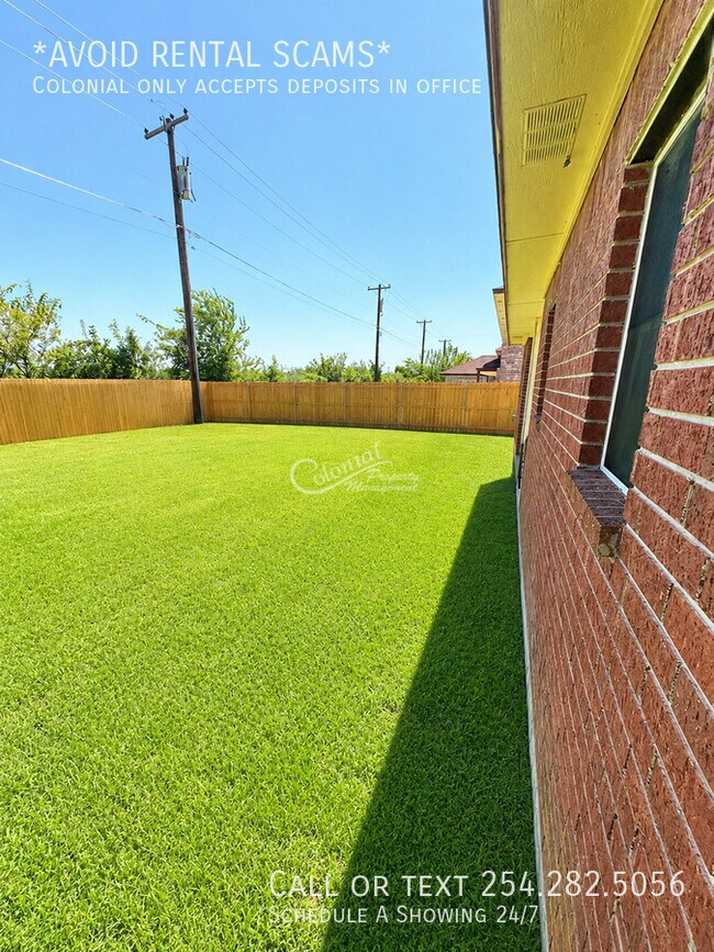 Building Photo - 3805 Woodrow Dr