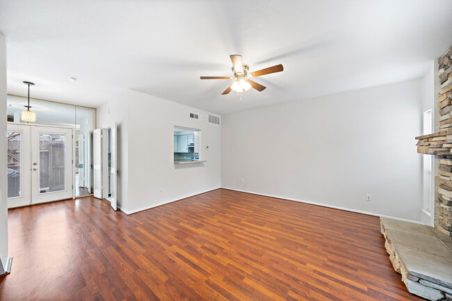 Spacious living room with updates - 11710 Southlake Dr