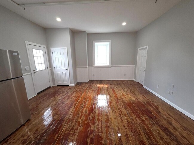 Building Photo - 5 Beacon St