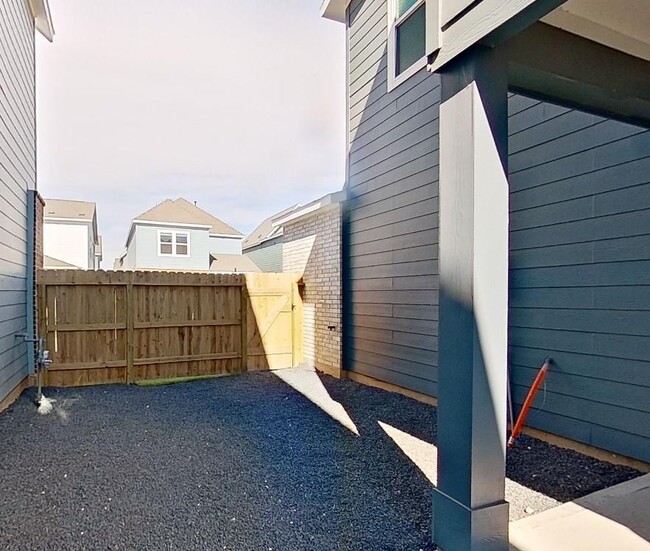 Building Photo - 22700 Elyson Falls Dr