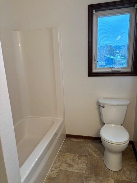 Building Photo - 640 E Hudson St