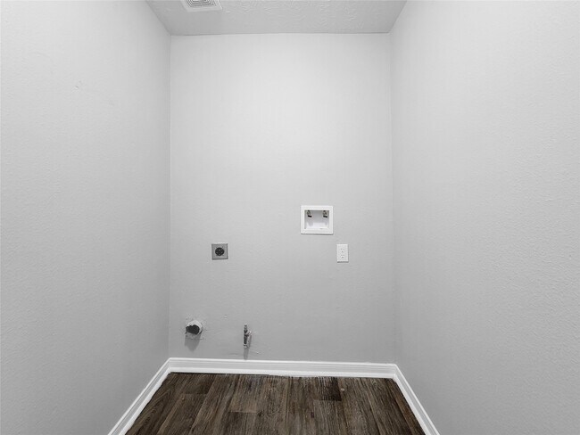 Building Photo - 13618 Cedar Point Dr