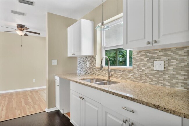 Building Photo - 632 Whippoorwill Terrace