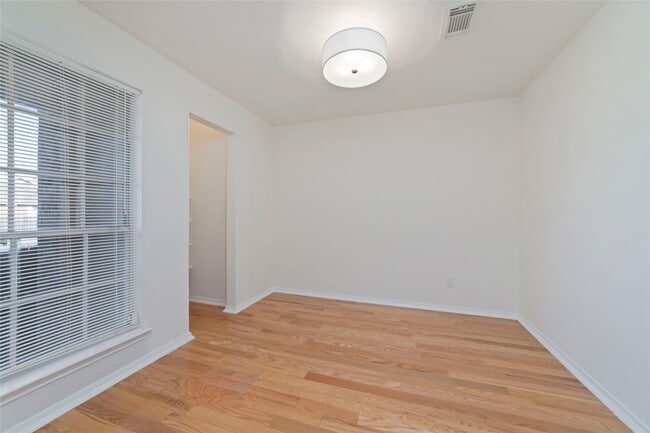 Building Photo - 17075 Great Glen Dr