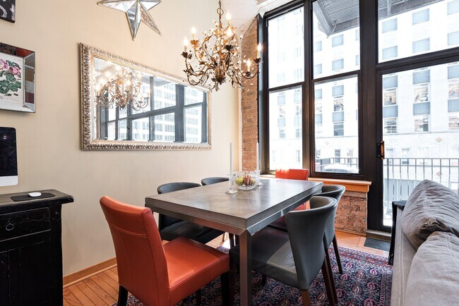 Building Photo - 333 W Hubbard St