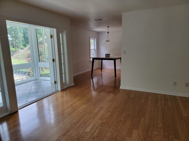 Building Photo - 1445 Monroe Dr NE