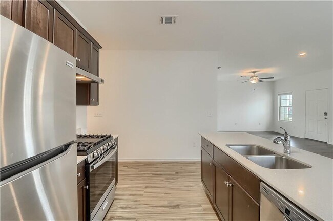 Building Photo - 7213 Tonka Ln