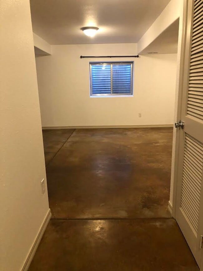 Building Photo - Nice Four Bedroom, Three bath home with Main Level Primary Bedroom, Newly Renovated