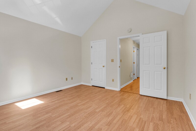 Building Photo - 62 Manorwood Dr