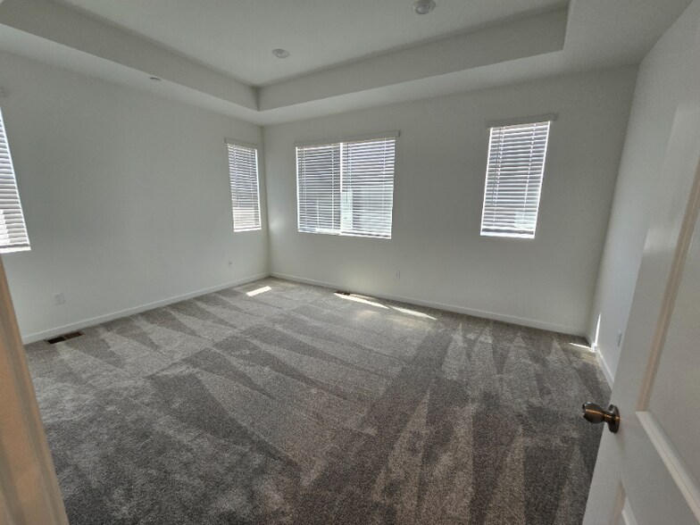 Building Photo - 4374 Timnath Pkwy