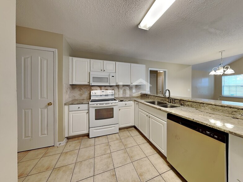 Building Photo - 420 Roberts Way