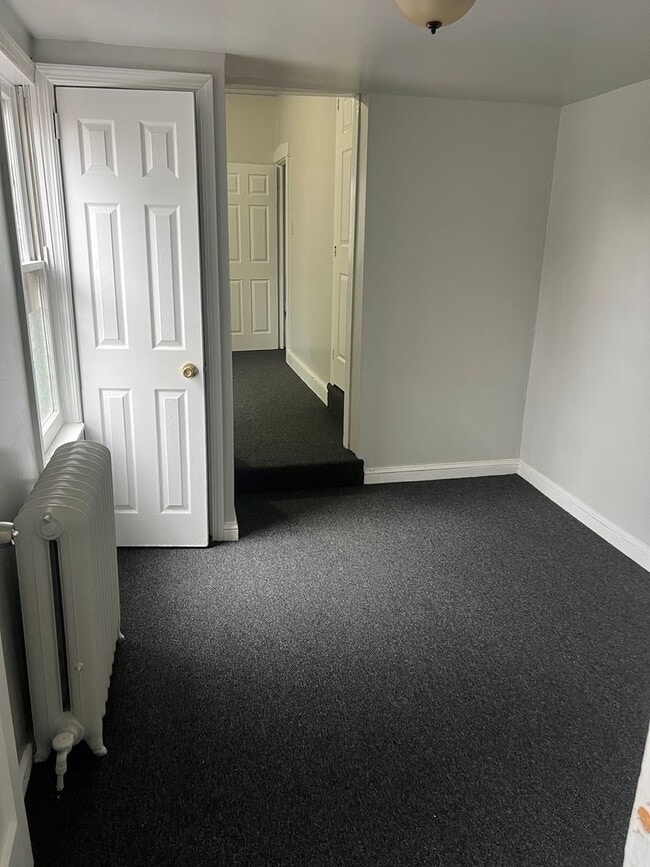 Building Photo - Lovely Three Bedroom House in Lancaster City