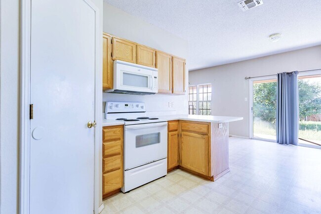 Building Photo - NOW AVAILABLE - 3 Bedroom Home in the PaulAnn Neighborhood!