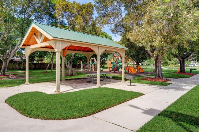 Building Photo - 7598 Fairway Trail