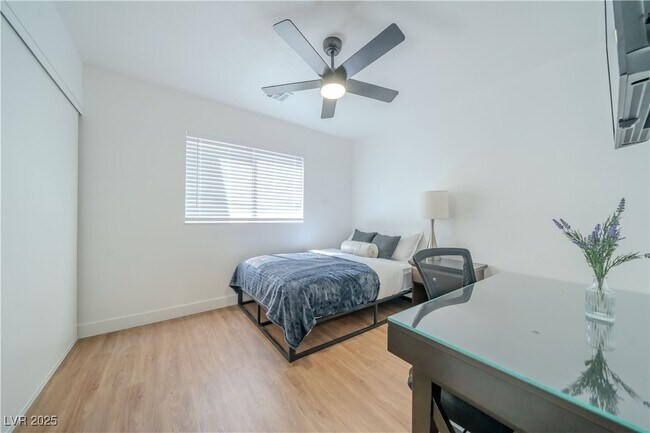 Building Photo - 1671 Sandalwood Ln