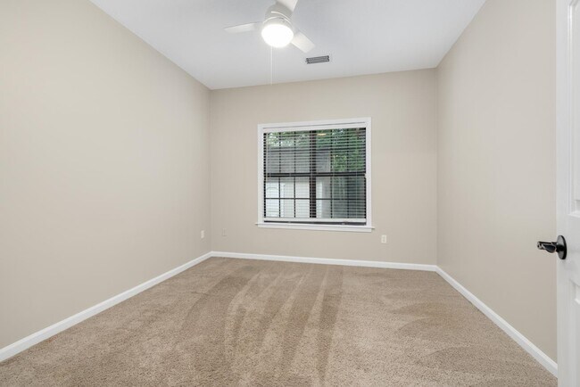 Building Photo - 4905 Springtree Dr