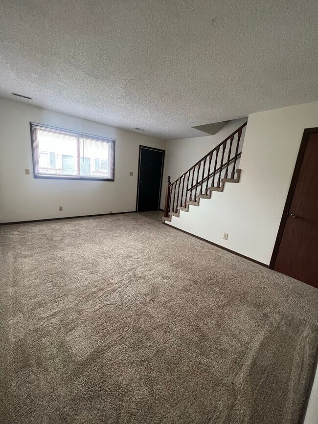 Building Photo - 509 Elm Ave
