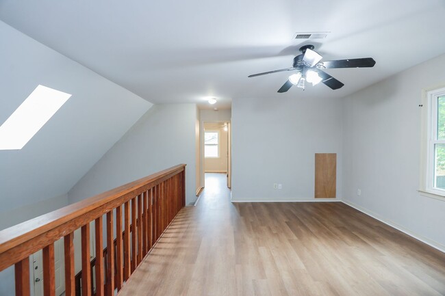 Building Photo - -- Available Now!  Spacious 4 Bed 2 Bath C...
