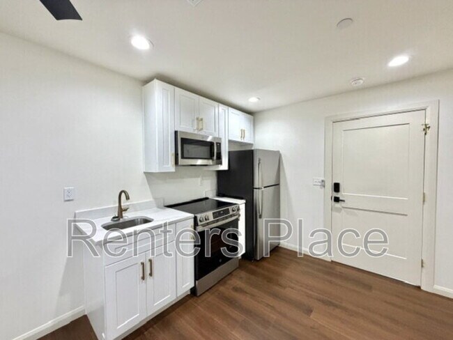 Building Photo - 1140 S Quincy Ave