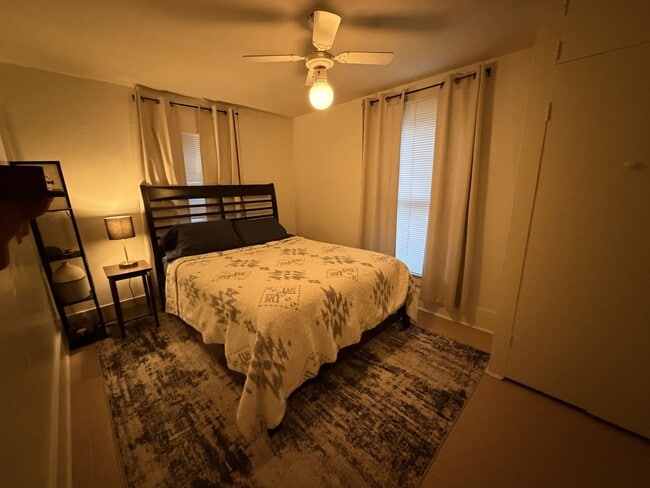 Building Photo - 627 S Sherwood St