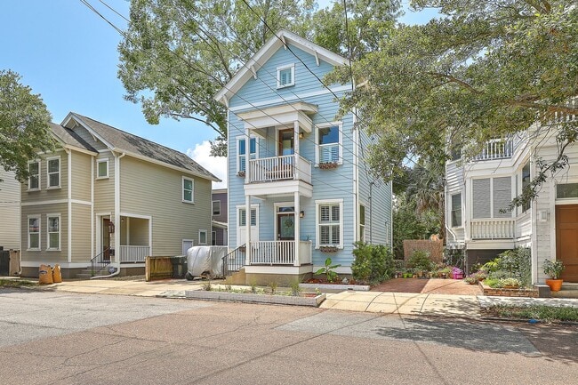 Building Photo - RARE Gem -- Downtown CHS Home!