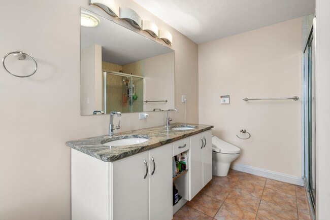 Building Photo - 215 St Mary St